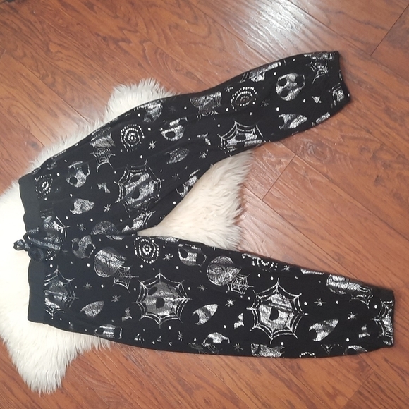 Disneys Nightmare Before Christmas Black Velour Crops - Picture 4 of 6